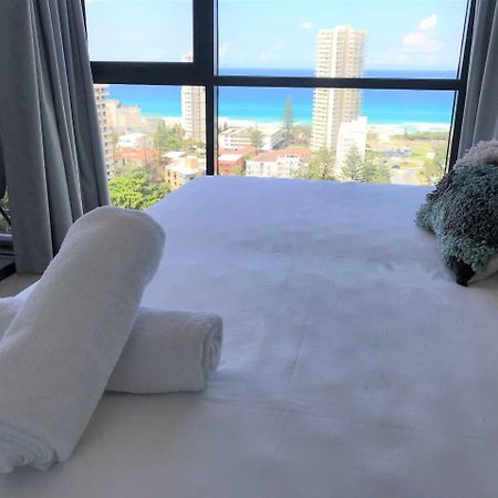 Qube Broadbeach Ocean View Apartments โกลด์โคสต์ ภายนอก รูปภาพ