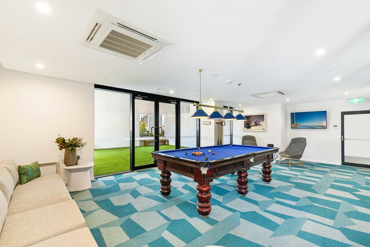 Qube Broadbeach Ocean View Apartments โกลด์โคสต์ ภายนอก รูปภาพ