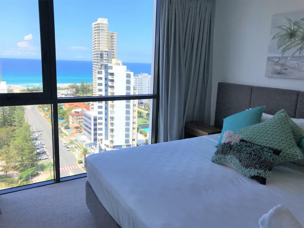 Qube Broadbeach Ocean View Apartments โกลด์โคสต์ ภายนอก รูปภาพ