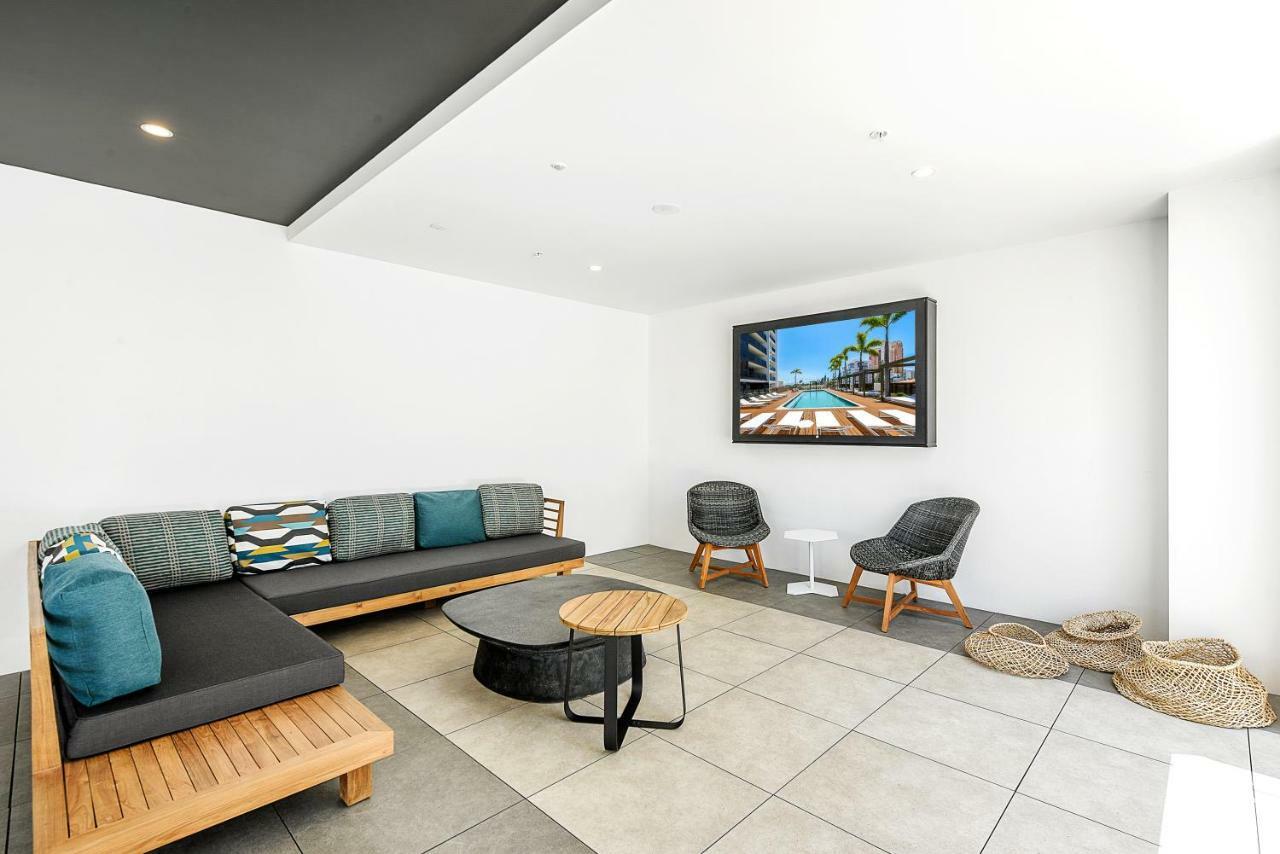 Qube Broadbeach Ocean View Apartments โกลด์โคสต์ ภายนอก รูปภาพ