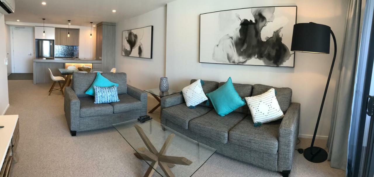Qube Broadbeach Ocean View Apartments โกลด์โคสต์ ภายนอก รูปภาพ