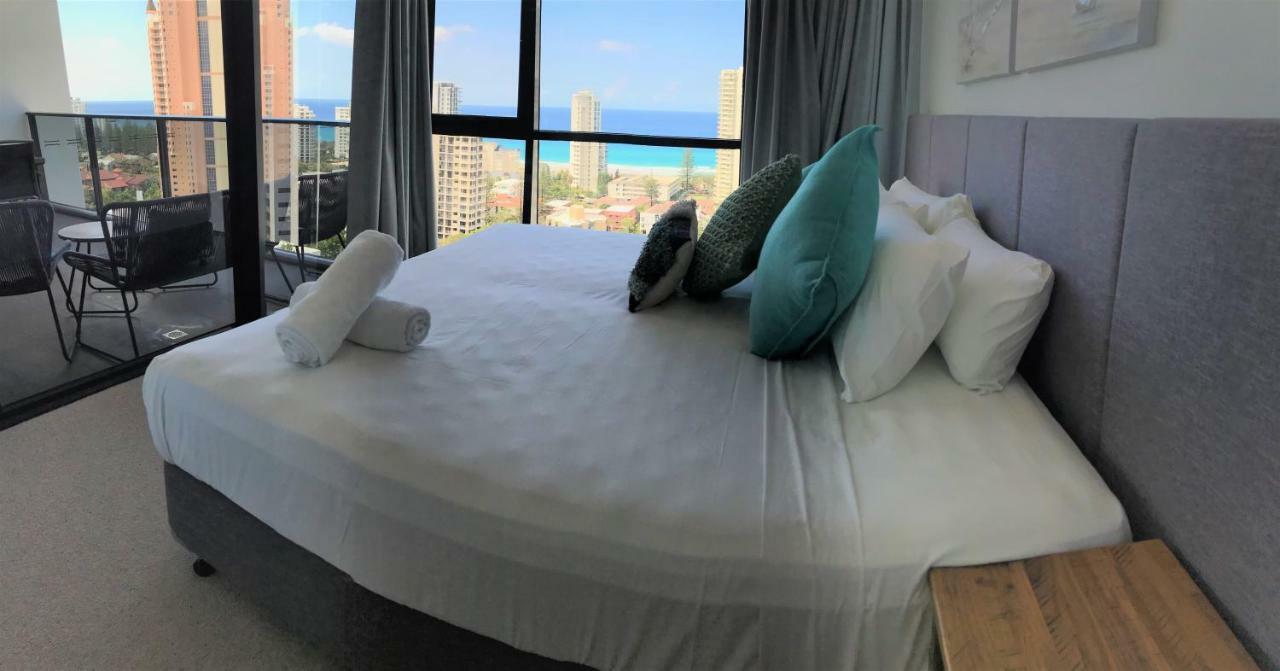 Qube Broadbeach Ocean View Apartments โกลด์โคสต์ ภายนอก รูปภาพ