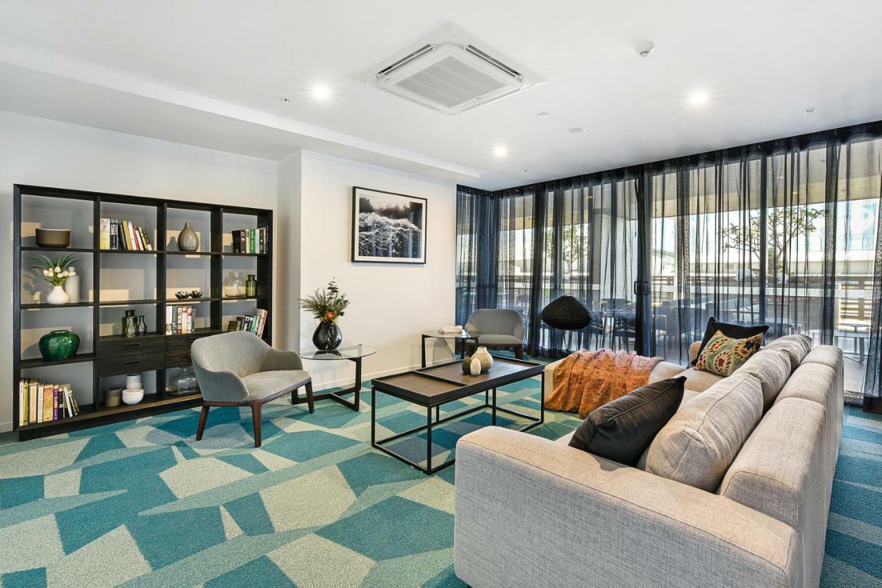 Qube Broadbeach Ocean View Apartments โกลด์โคสต์ ภายนอก รูปภาพ