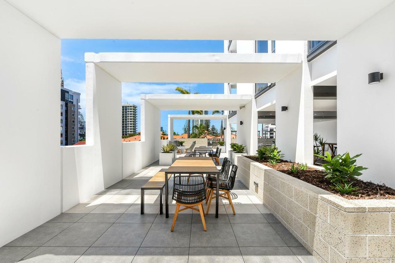 Qube Broadbeach Ocean View Apartments โกลด์โคสต์ ภายนอก รูปภาพ