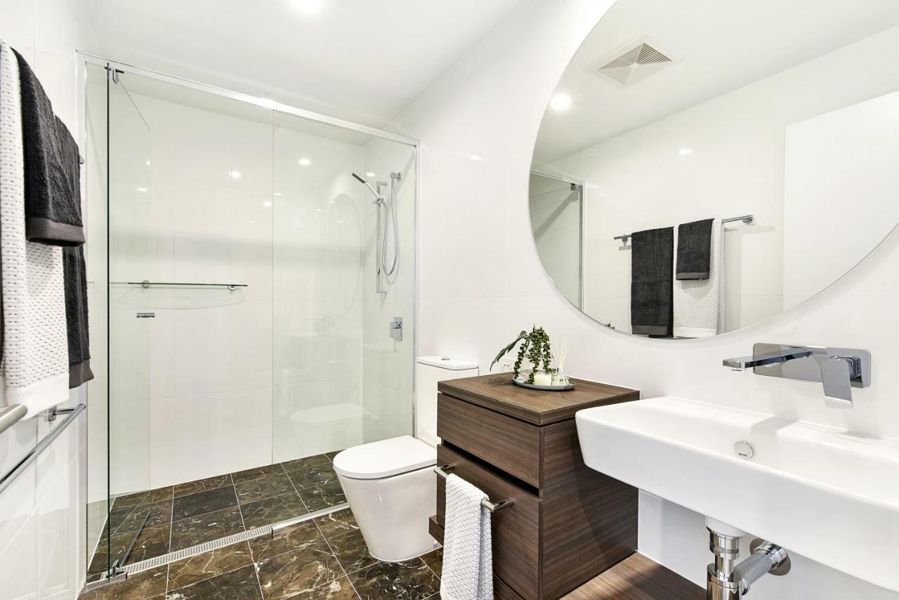 Qube Broadbeach Ocean View Apartments โกลด์โคสต์ ภายนอก รูปภาพ