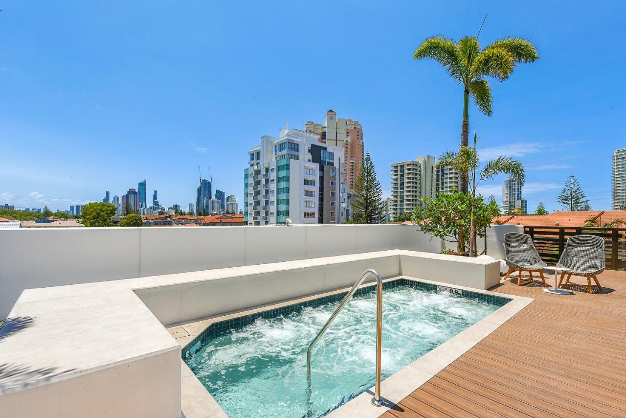Qube Broadbeach Ocean View Apartments โกลด์โคสต์ ภายนอก รูปภาพ